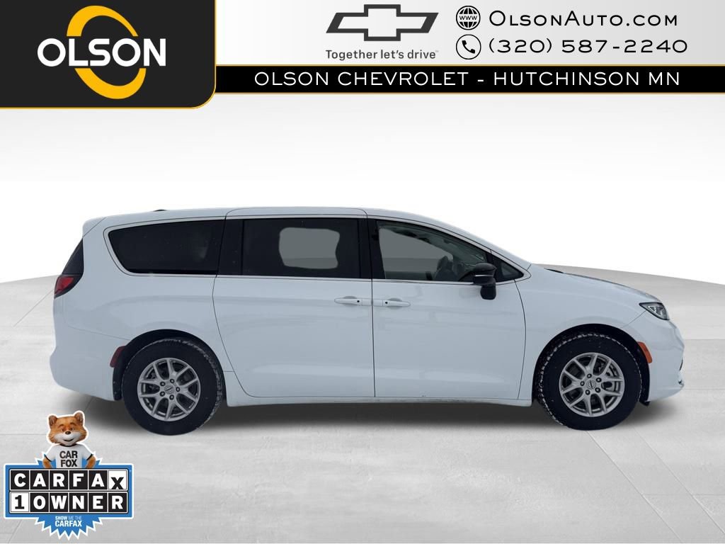 Used 2024 Chrysler Pacifica Touring-L image 6