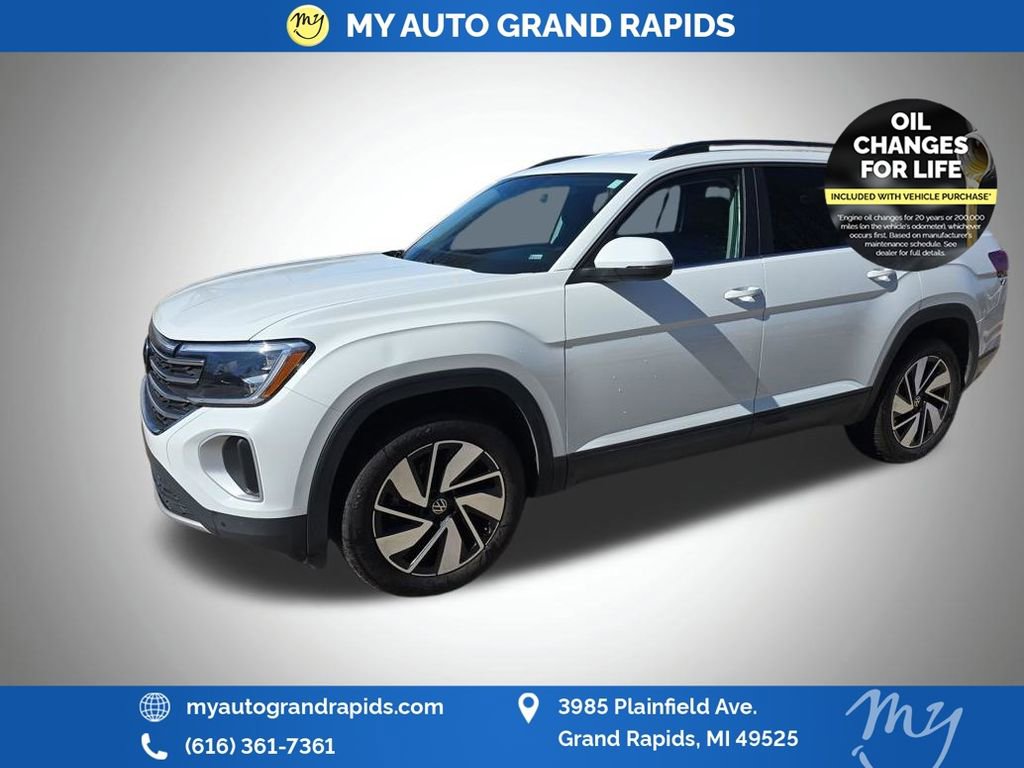 Used 2025 Volkswagen Atlas SE image 3