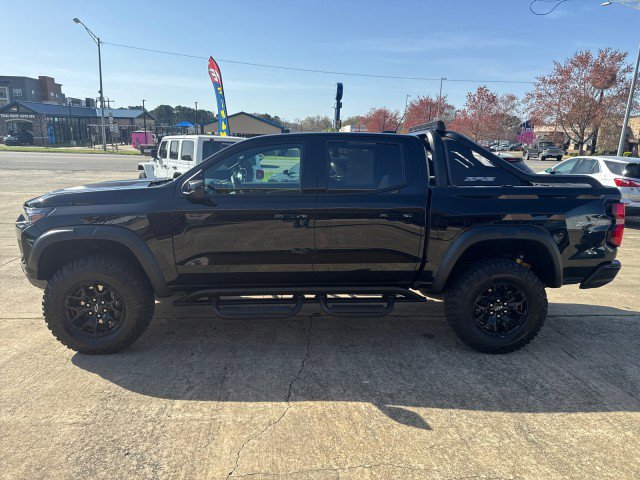 Used 2025 Chevrolet Colorado ZR2 w/ Midnight Edition image 5
