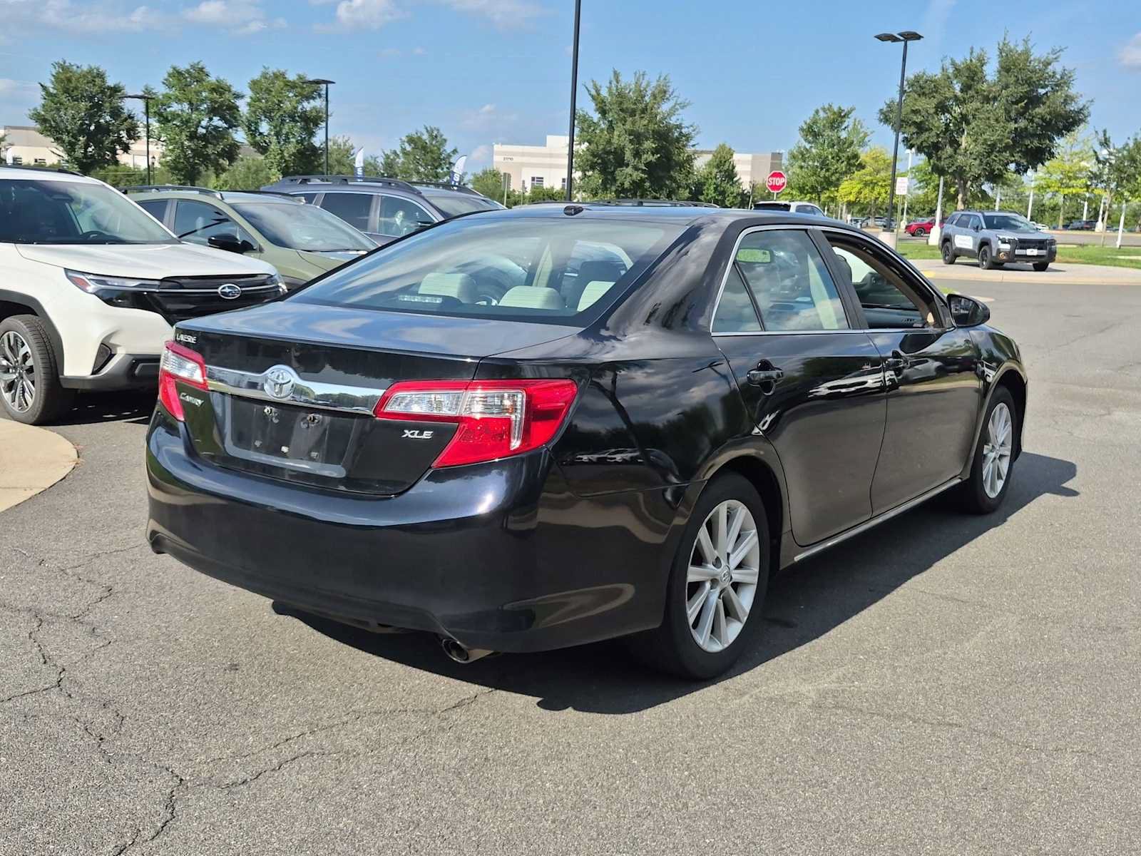 Used 2014 Toyota Camry XLE w/ Convenience Package FWD image 8