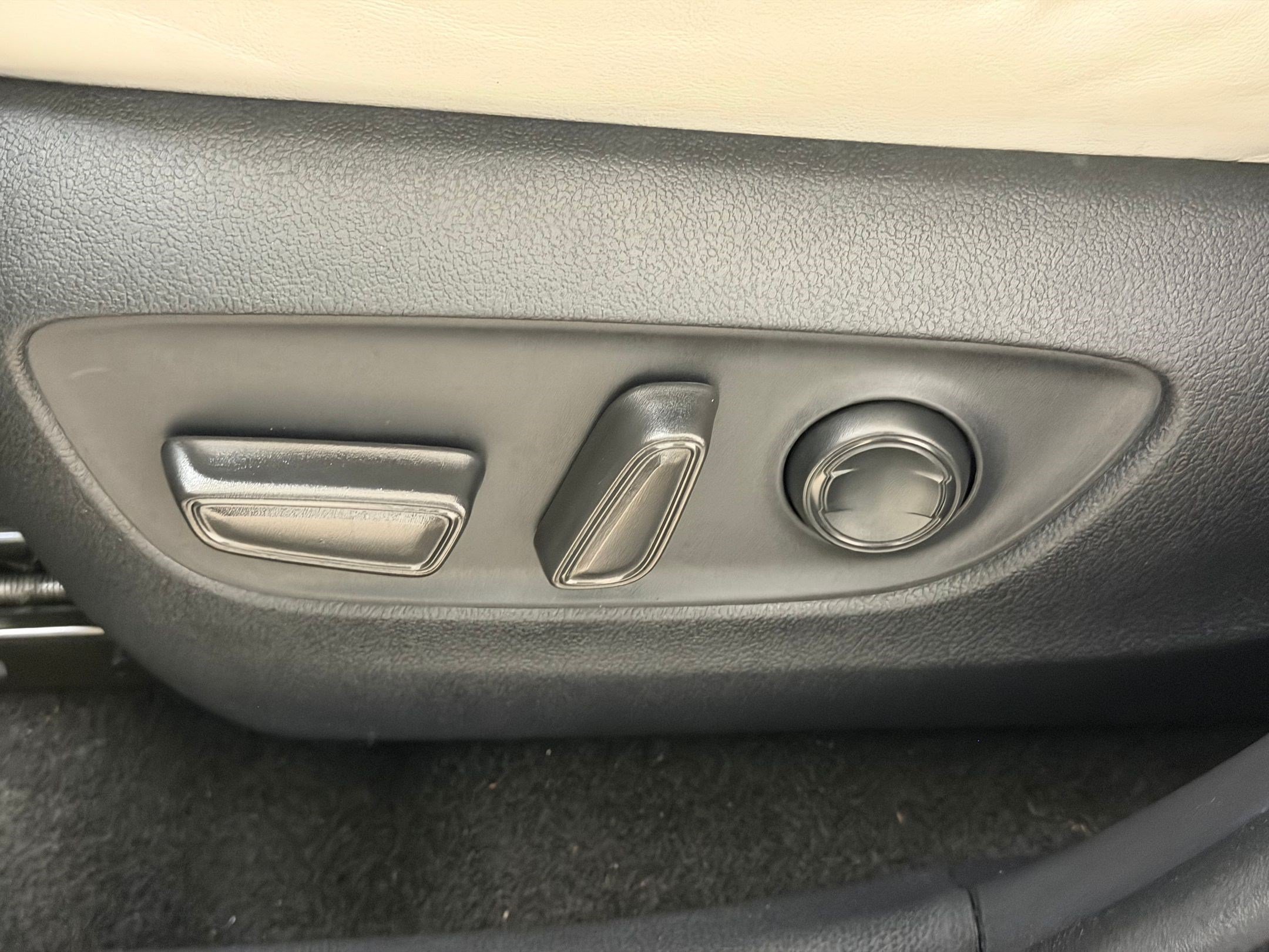 Used 2021 Toyota RAV4 XLE Premium FWD image 15