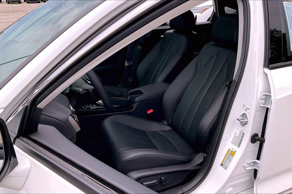 New 2025 Acura Integra FWD image 24