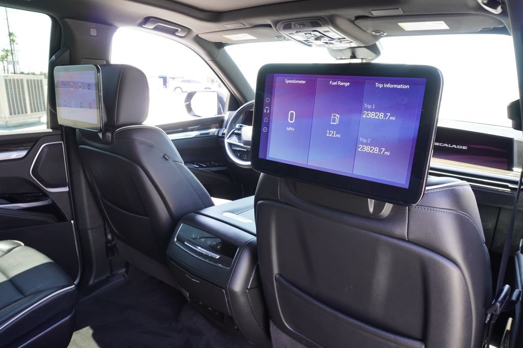 Certified 2025 Cadillac Escalade Premium Luxury AWD/4WD image 11