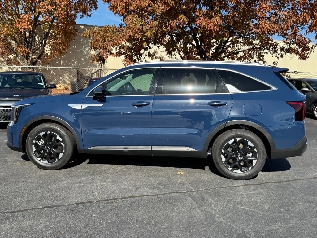 Used 2025 Kia Sorento S w/ Panoramic Sunroof Package image 6