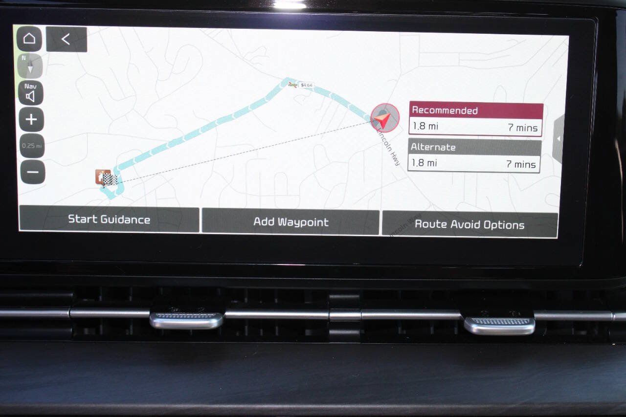 Used 2022 Kia Carnival EX FWD image 11
