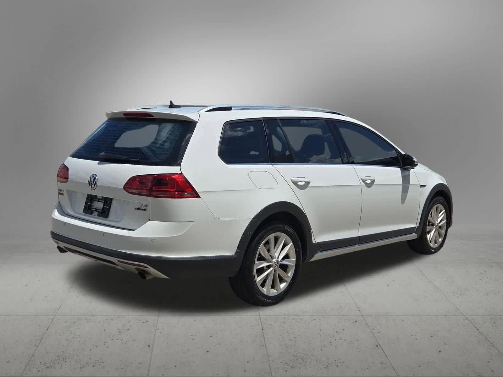 Used 2017 Volkswagen Golf Alltrack AWD/4WD image 6