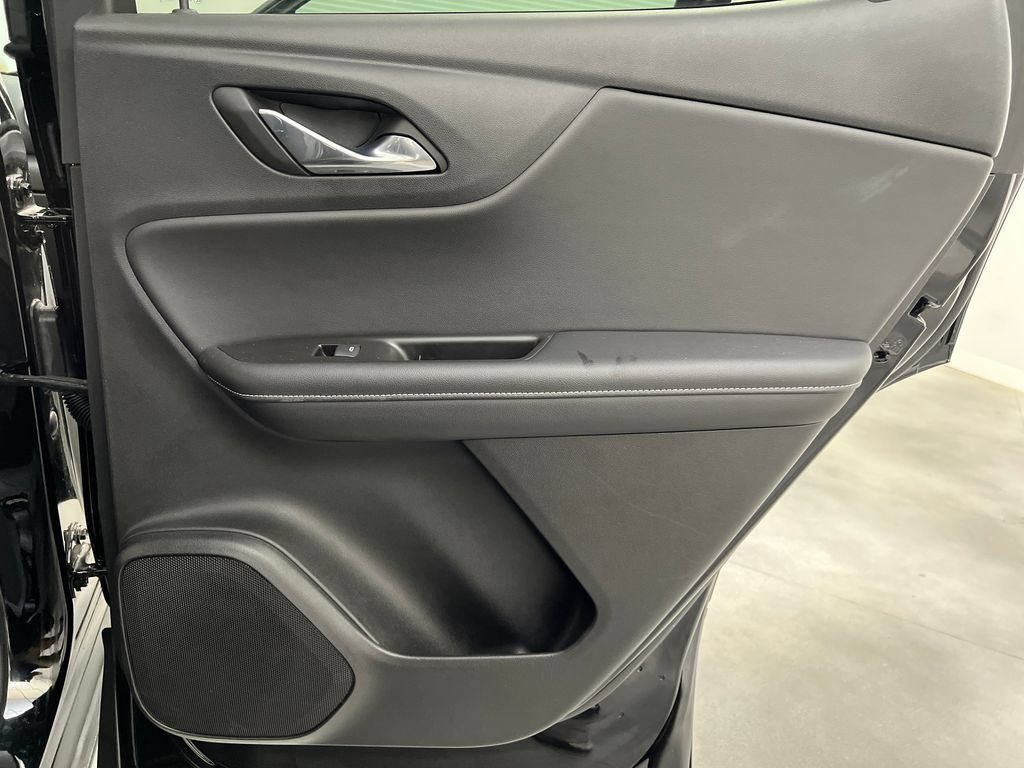 Used 2025 Chevrolet Blazer LT FWD image 24