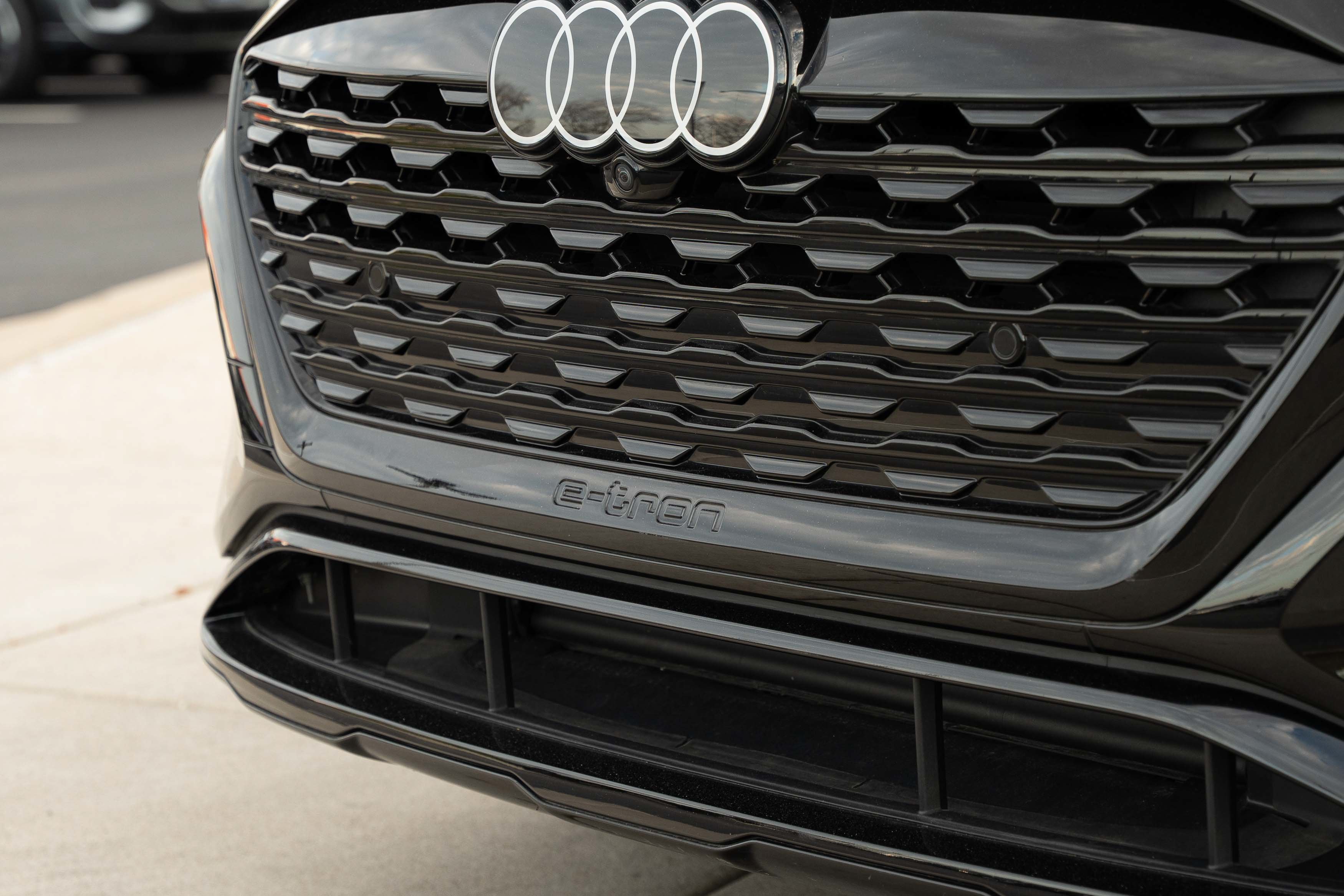 Certified 2024 Audi Q8 e-tron Premium Plus AWD/4WD image 34
