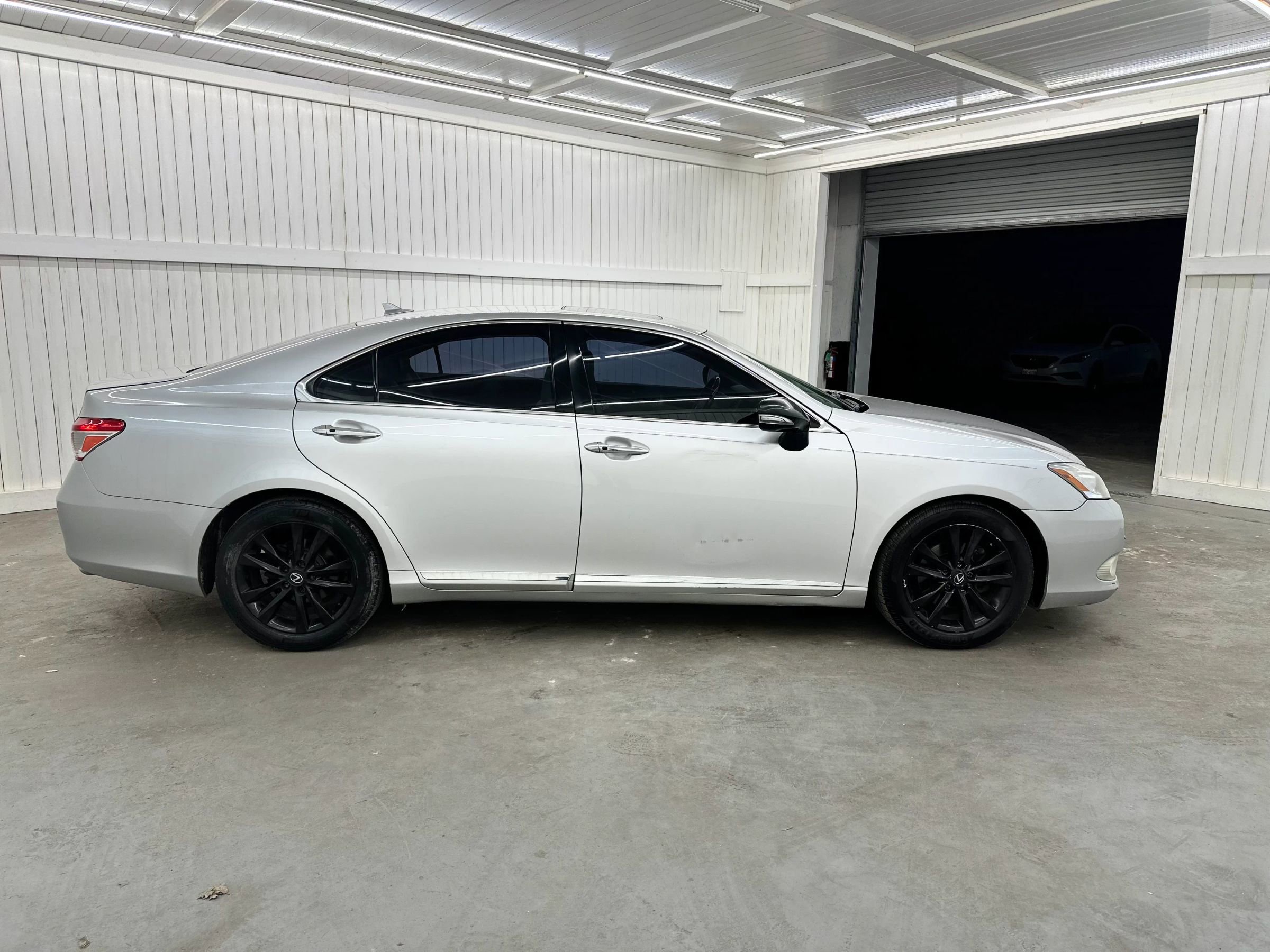 Used 2010 Lexus ES 350 image 4
