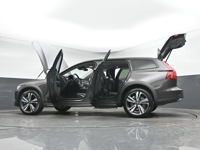Used 2025 Volvo V60 B5 Cross Country Plus AWD/4WD image 50