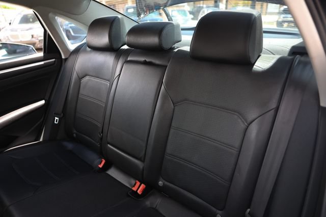 Used 2017 Volkswagen Passat 1.8T R-Line FWD image 11