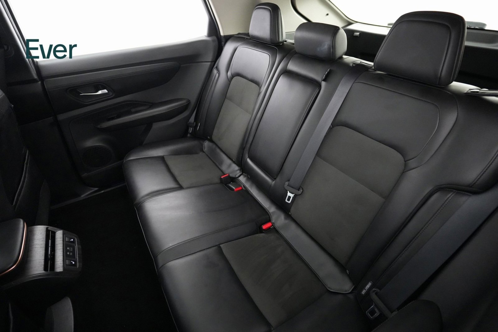 Used 2023 Nissan Ariya AWD image 10