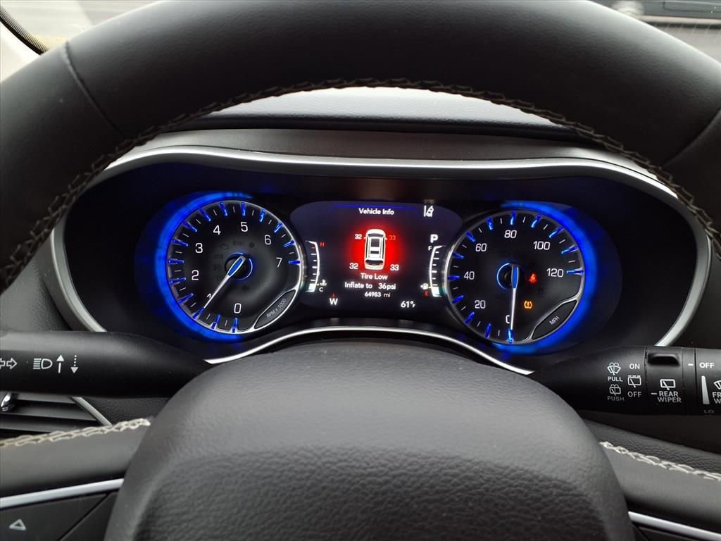 Used 2024 Chrysler Pacifica Touring-L image 8