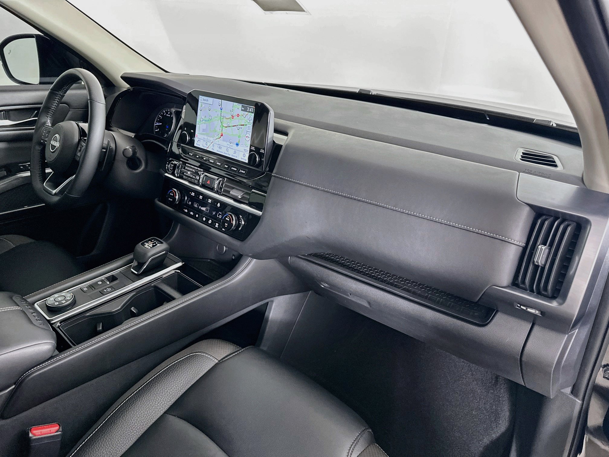 Used 2023 Nissan Pathfinder SL AWD/4WD image 36