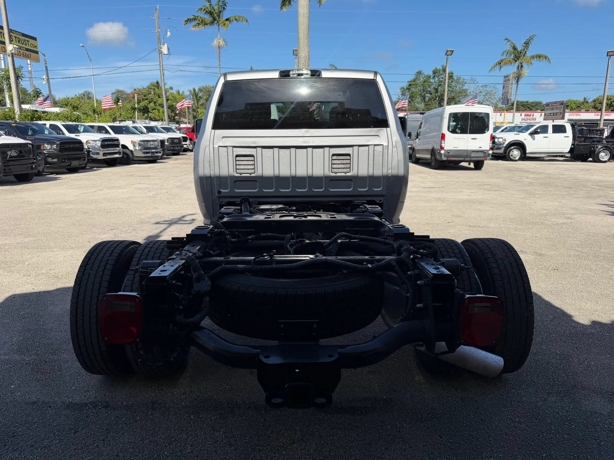 Used 2023 RAM 3500 Big Horn w/ Level 1 Equipment Group AWD/4WD image 4