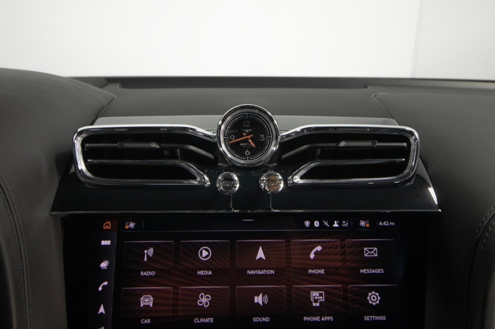 Used 2023 Bentley Bentayga Speed image 32