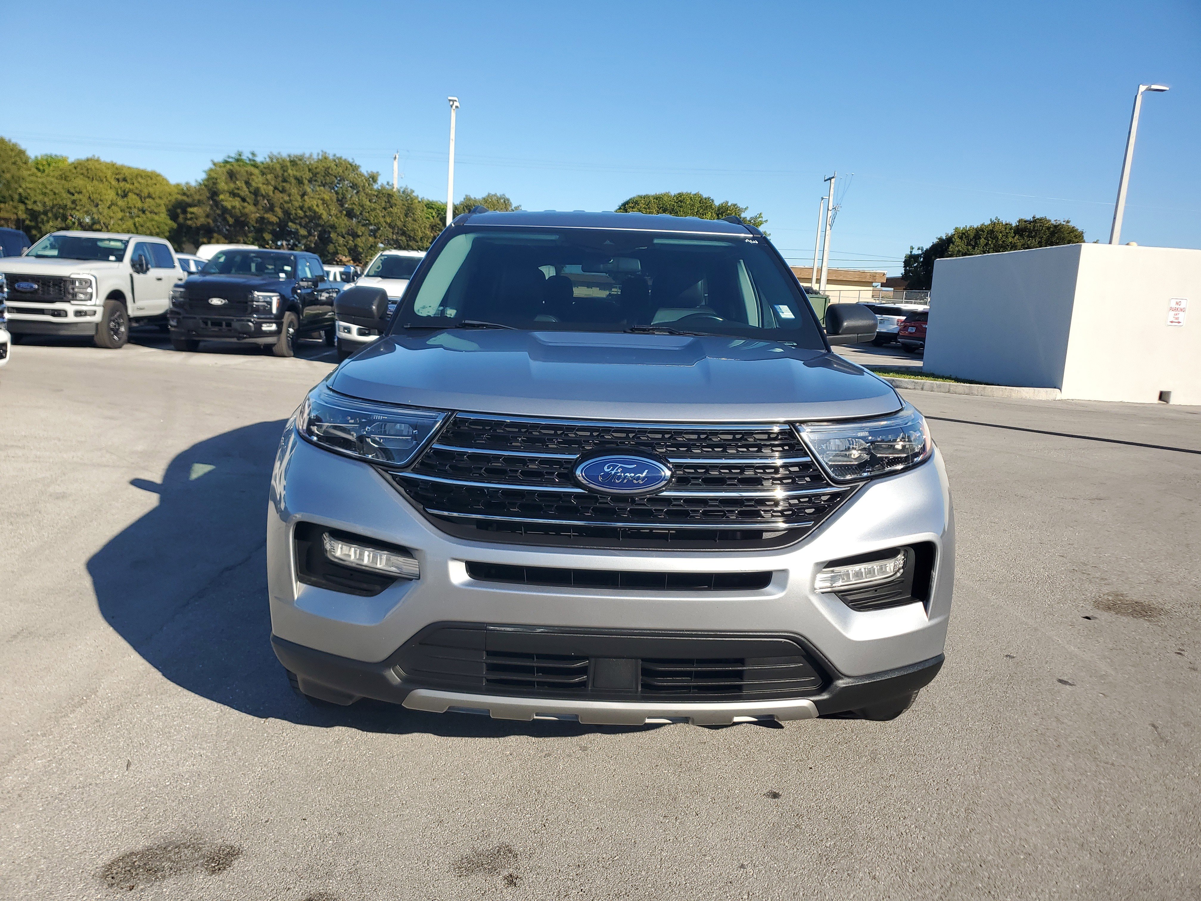 Used 2021 Ford Explorer XLT w/ Equipment Group 202A image 2