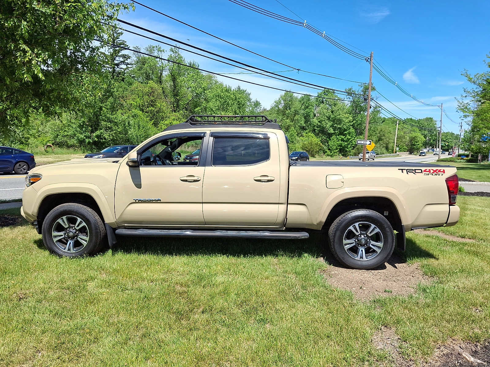 Used 2017 Toyota Tacoma TRD Sport AWD/4WD image 4