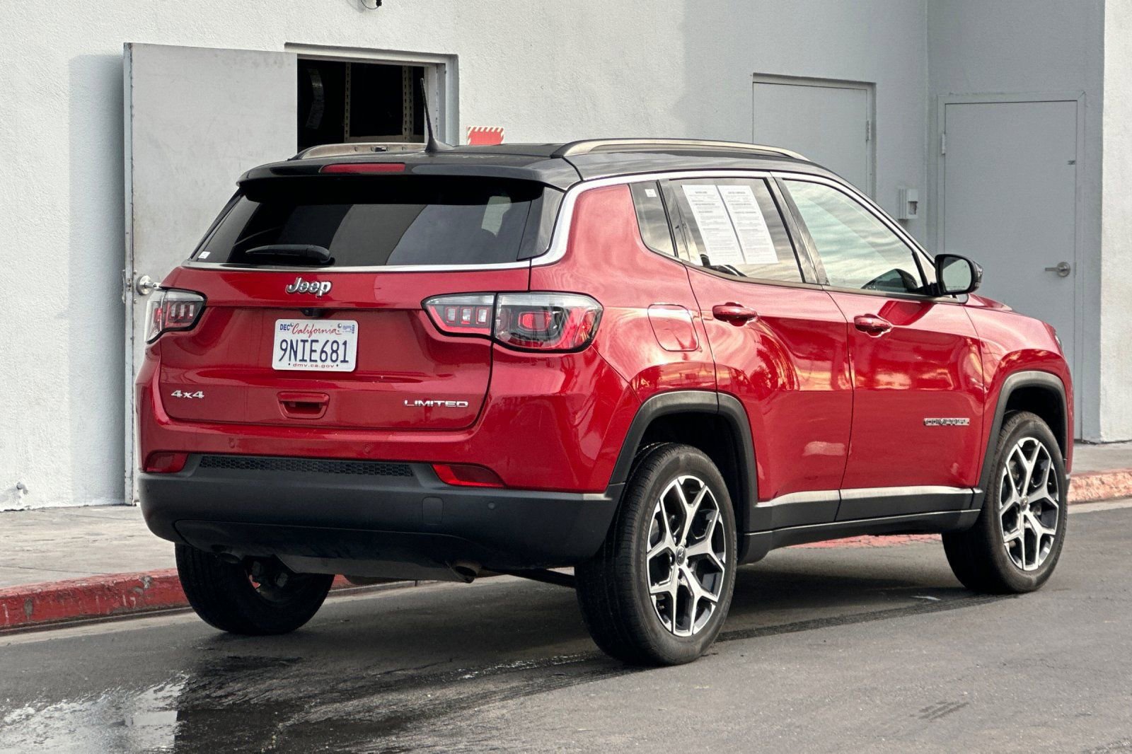 Used 2025 Jeep Compass Limited image 4