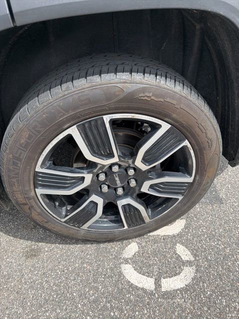 Used 2021 GMC Acadia SLT w/ Elevation Edition image 13