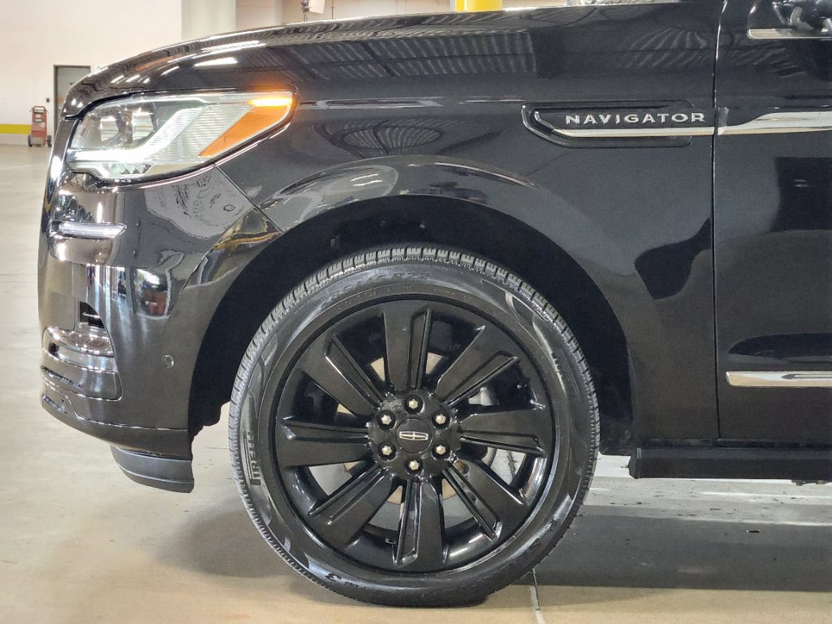Used 2022 Lincoln Navigator Reserve AWD/4WD image 5