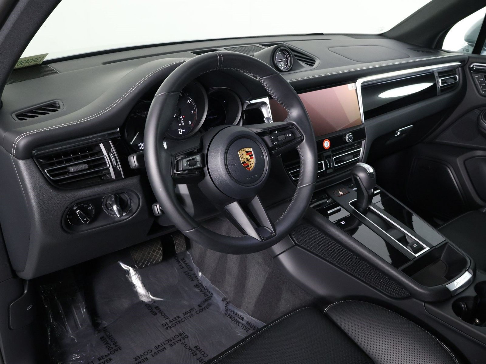 Certified 2026 Porsche Macan AWD/4WD image 4