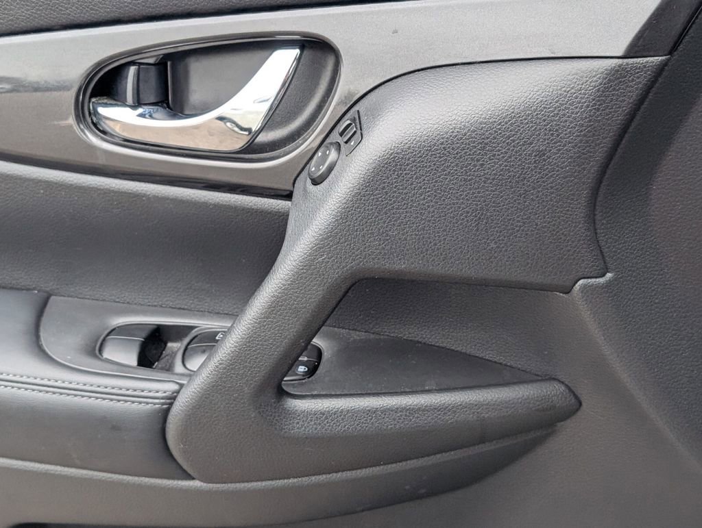 Used 2017 Nissan Rogue S image 26