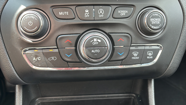 Used 2019 Jeep Cherokee Limited AWD/4WD image 18