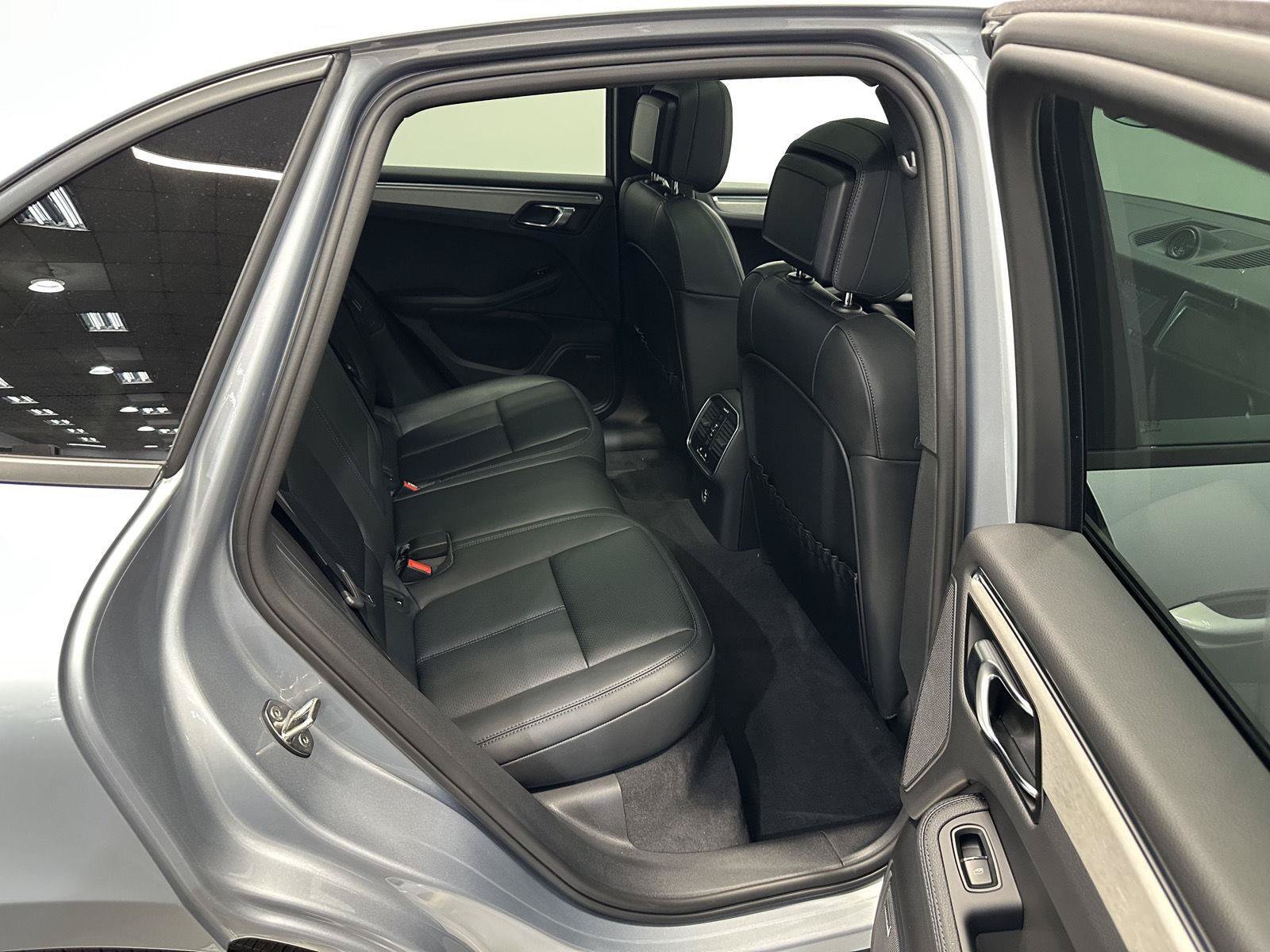 New 2026 Porsche Macan AWD/4WD image 40