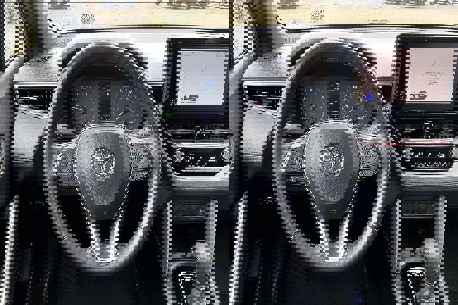 Certified 2024 Toyota Corolla Cross SE image 5