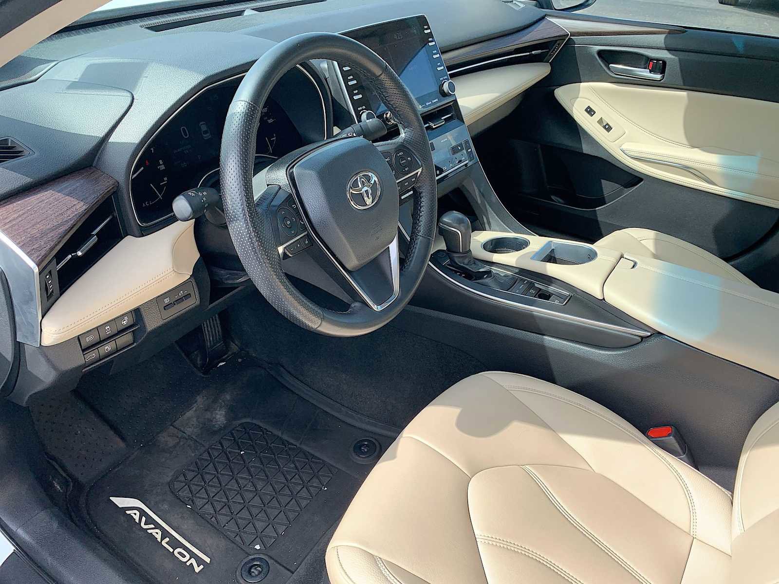 Used 2021 Toyota Avalon XLE w/ Moonroof Package image 10