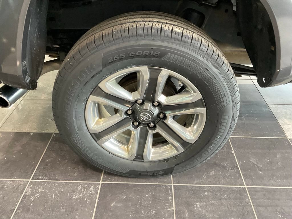 Used 2019 Toyota Tacoma Limited AWD/4WD image 7