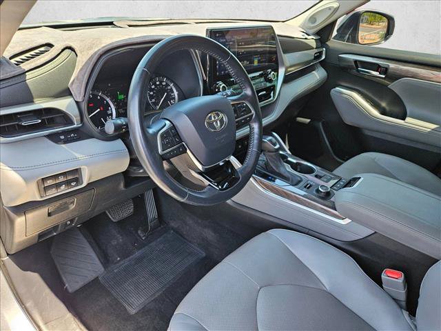 Used 2021 Toyota Highlander Platinum AWD/4WD image 24