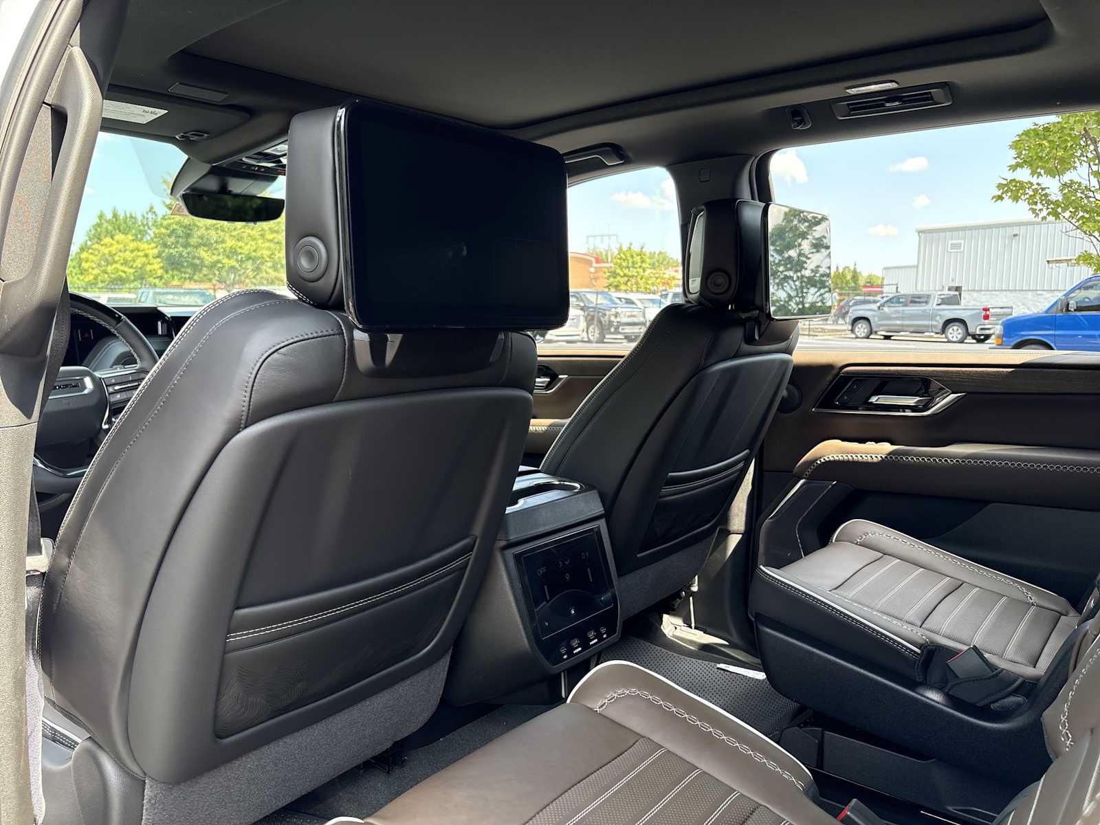 New 2026 GMC Yukon XL Denali Ultimate AWD/4WD image 18
