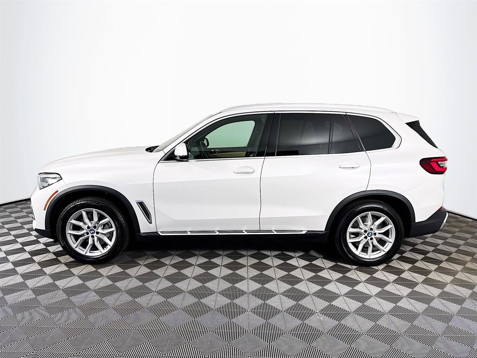 Used 2021 BMW X5 xDrive40i image 9