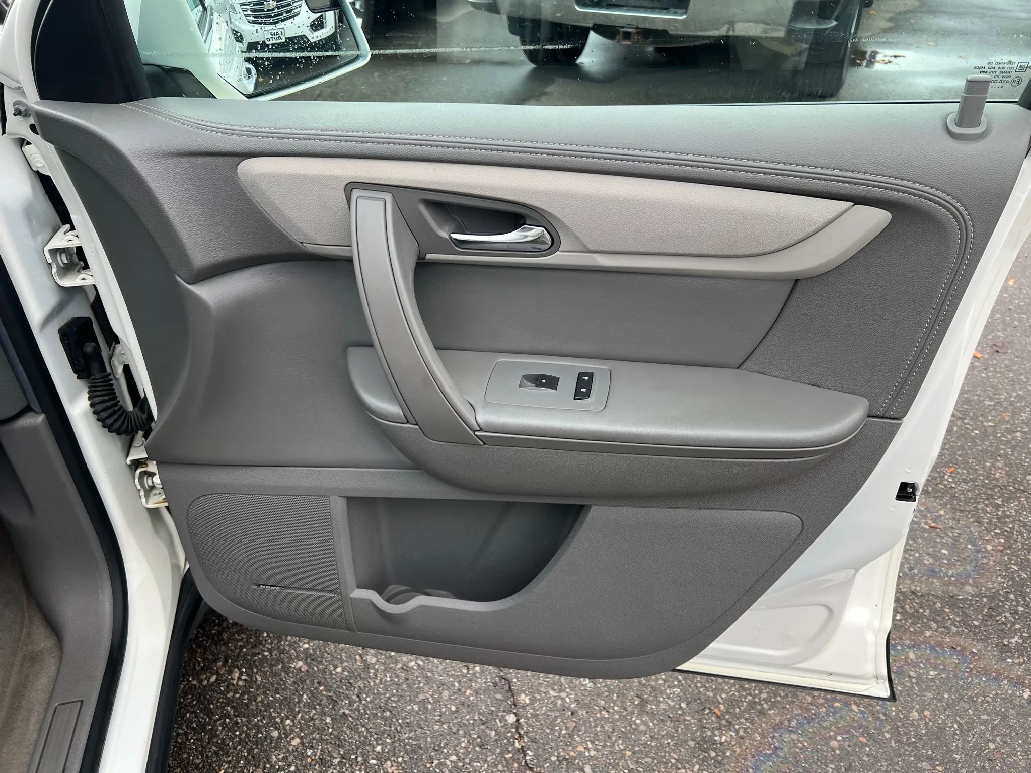 Used 2015 Chevrolet Traverse LT image 34