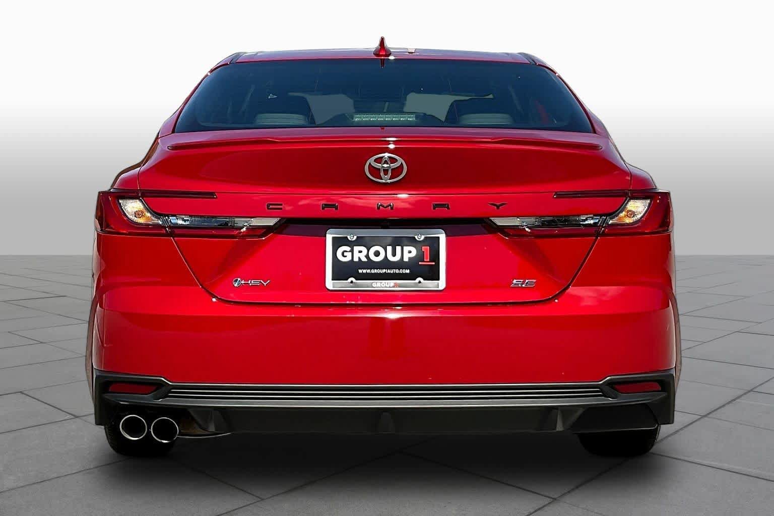 Used 2025 Toyota Camry SE w/ Convenience Package FWD image 5