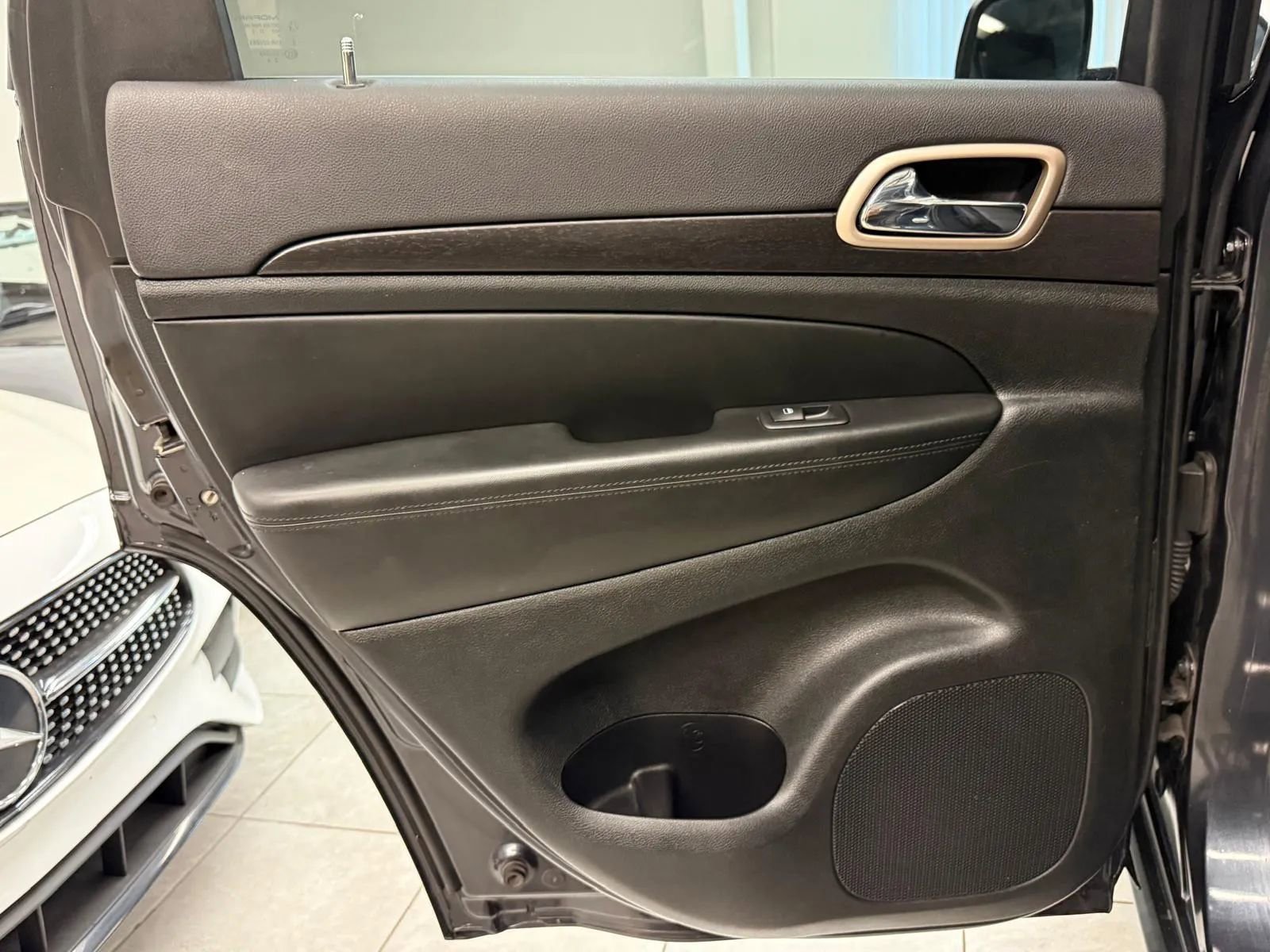 Used 2014 Jeep Grand Cherokee Laredo w/ Quick Order Package 23E image 16