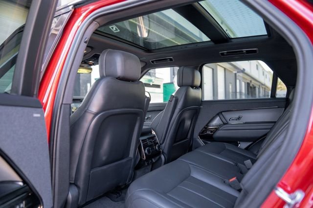 Used 2024 Land Rover Range Rover Sport SE AWD/4WD image 40