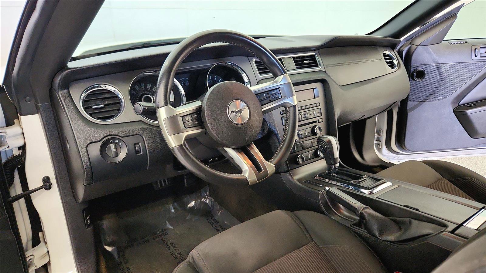 Used 2013 Ford Mustang Convertible image 21