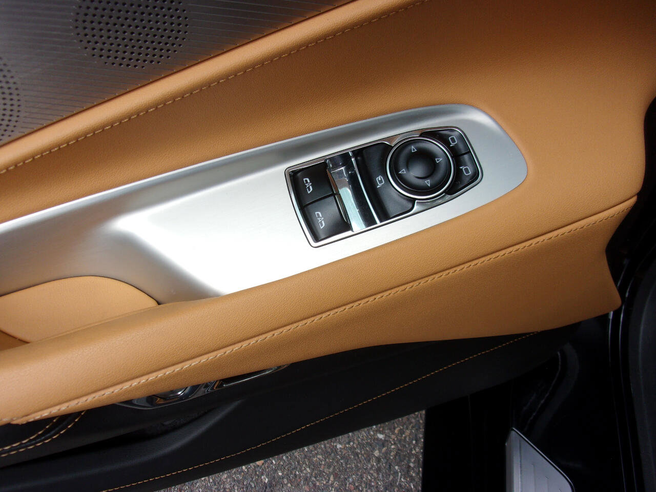 Used 2020 Chevrolet Corvette Stingray Preferred Cpe w/ 2LT Preferred Equipment Group image 11