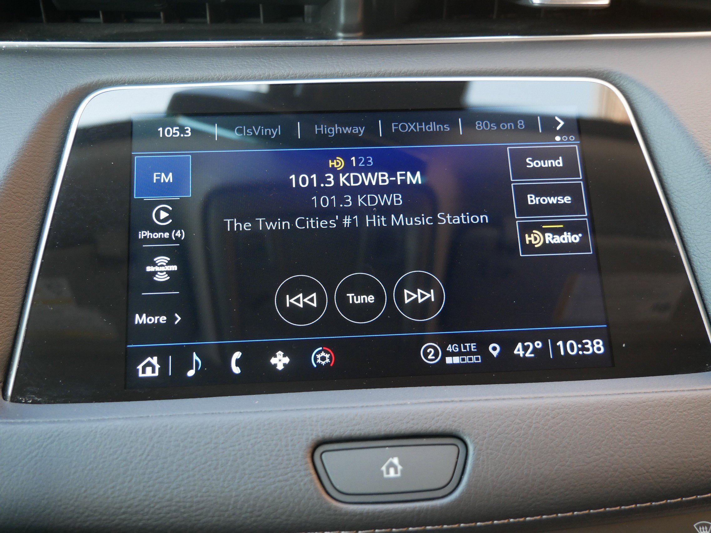 Certified 2022 Cadillac XT4 Luxury image 16