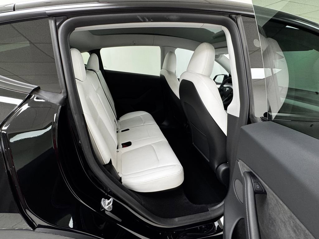 Used 2024 Tesla Model Y Long Range image 16