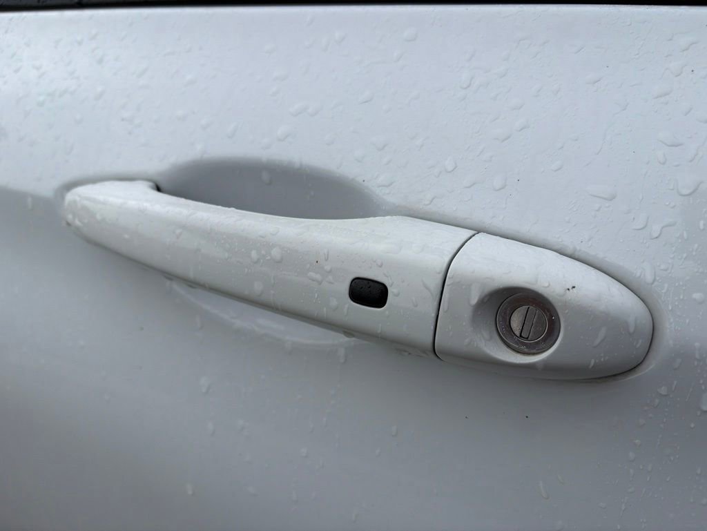 Used 2016 Chrysler 200 S FWD image 39