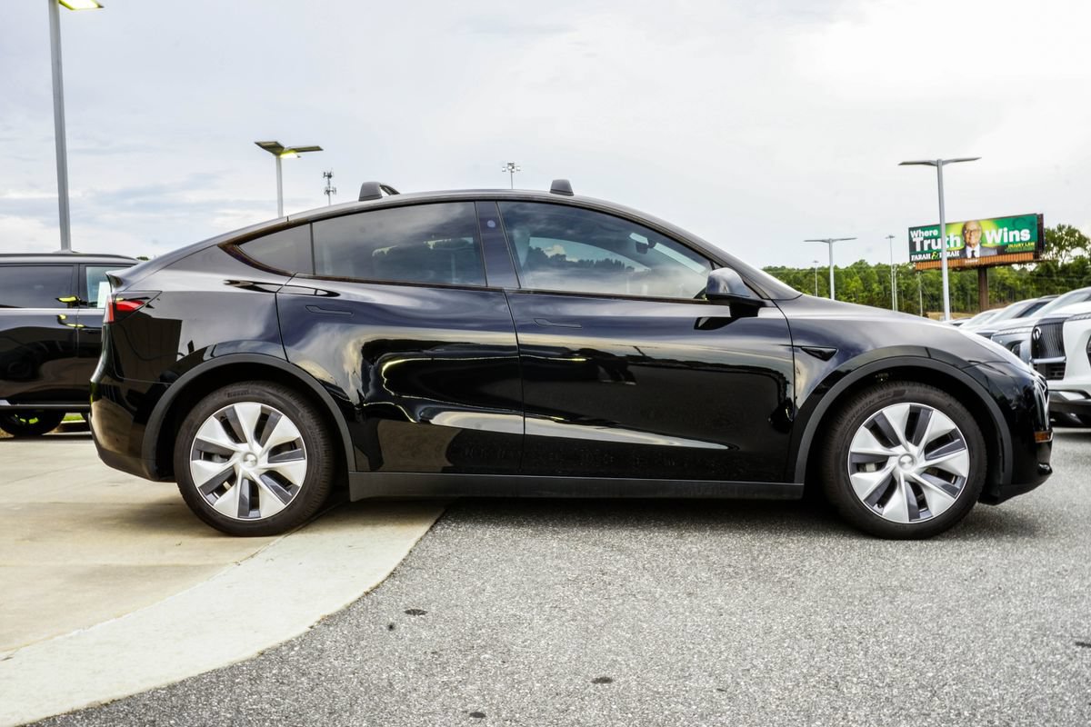 Used 2024 Tesla Model Y Long Range AWD/4WD image 6