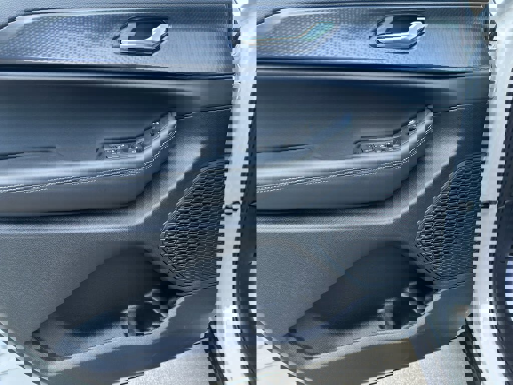 New 2025 Jeep Grand Cherokee L Altitude image 11