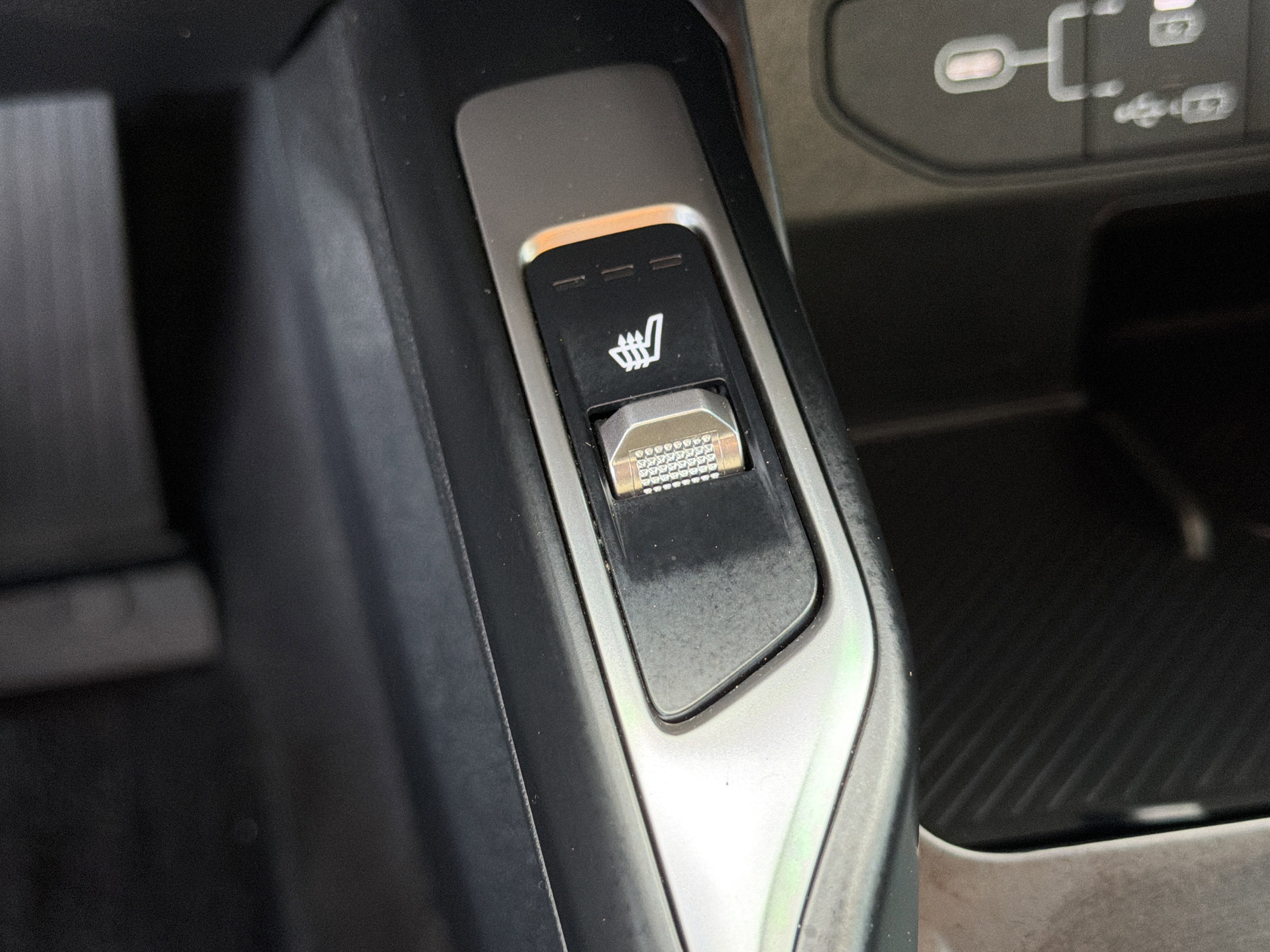Used 2025 Kia Sorento S FWD image 31