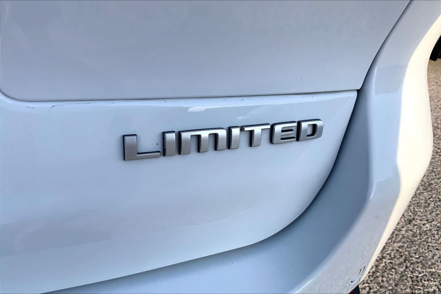 Used 2025 Jeep Grand Cherokee L Limited RWD image 10