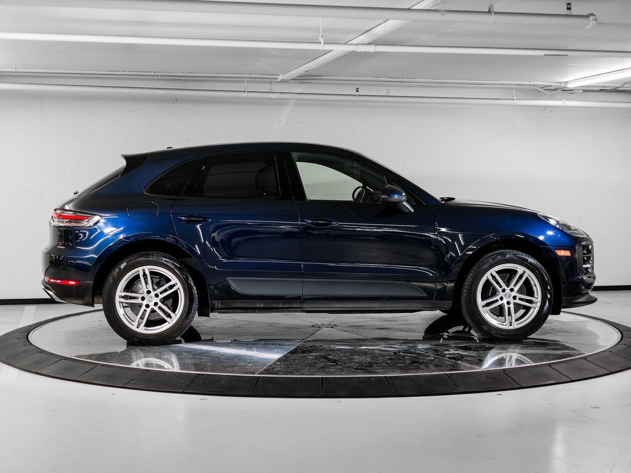 Certified 2020 Porsche Macan image 8