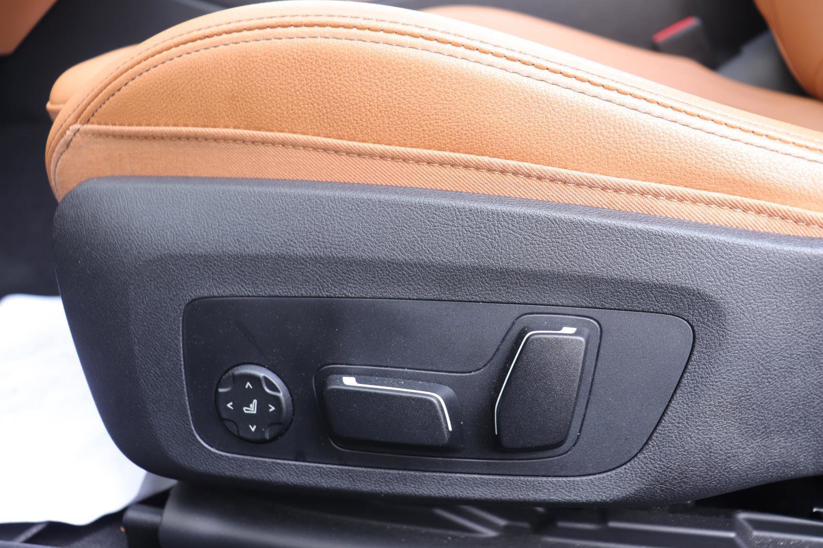 Used 2025 BMW 430i Coupe w/ Convenience Package image 19